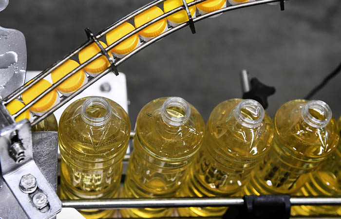 Vegetable oil in Malaysia produced by a third less